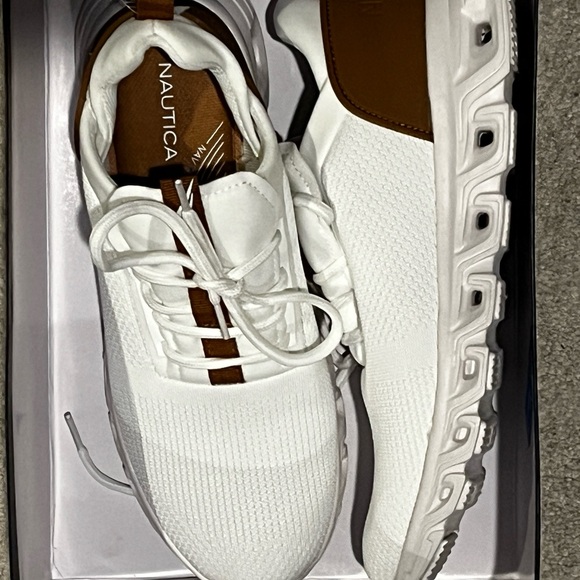 Women’s Nautica comfort sole sneakers - Picture 2 of 4